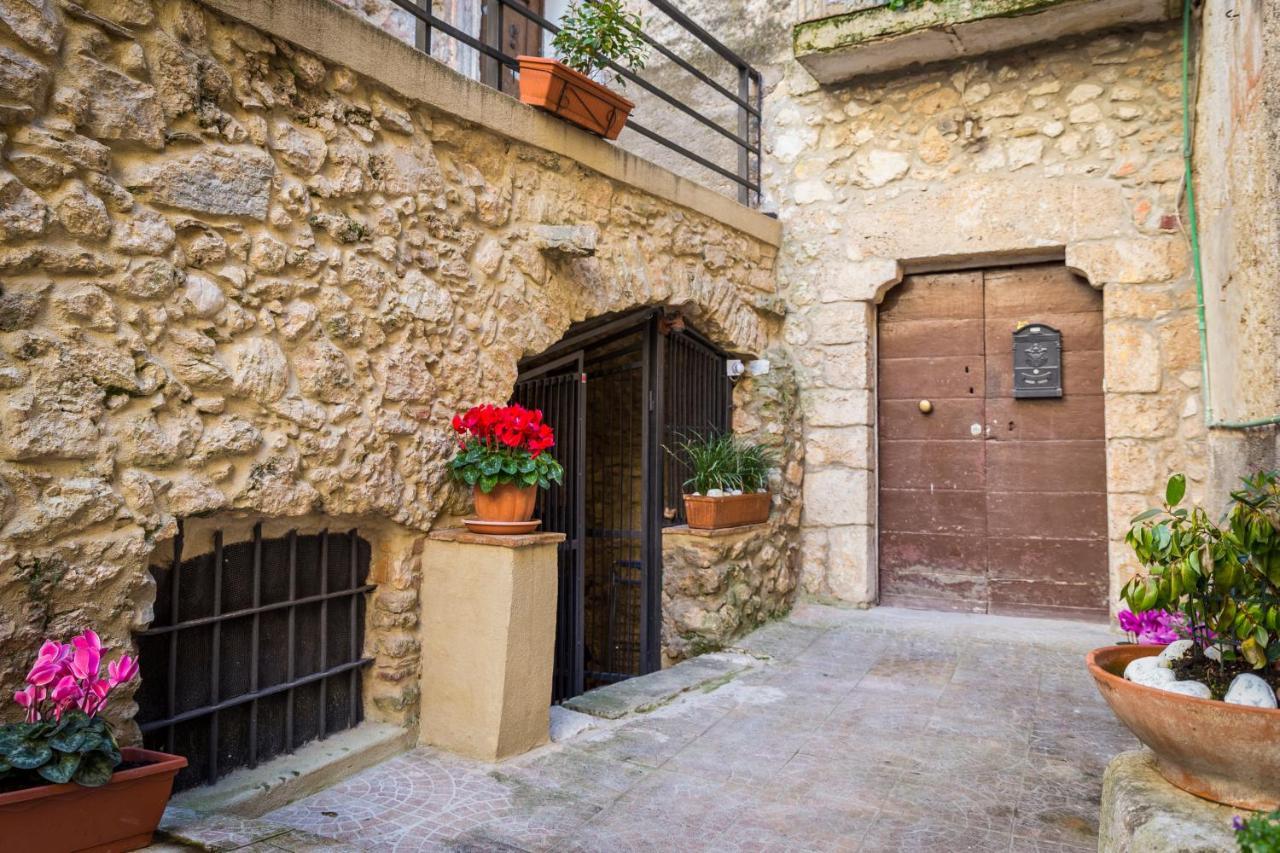 Casa Vacanze Porta Manfredi Arce Bagian luar foto